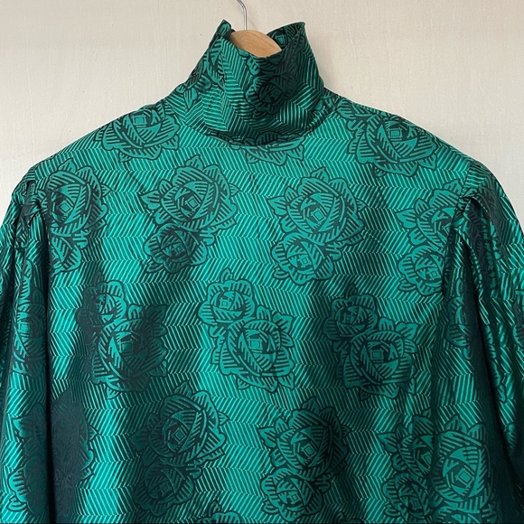 Vintage 80s 90s Emerald Green Floral Silk Secretary Blouse Top w/ Shoulder Pads - Picture 3 of 5